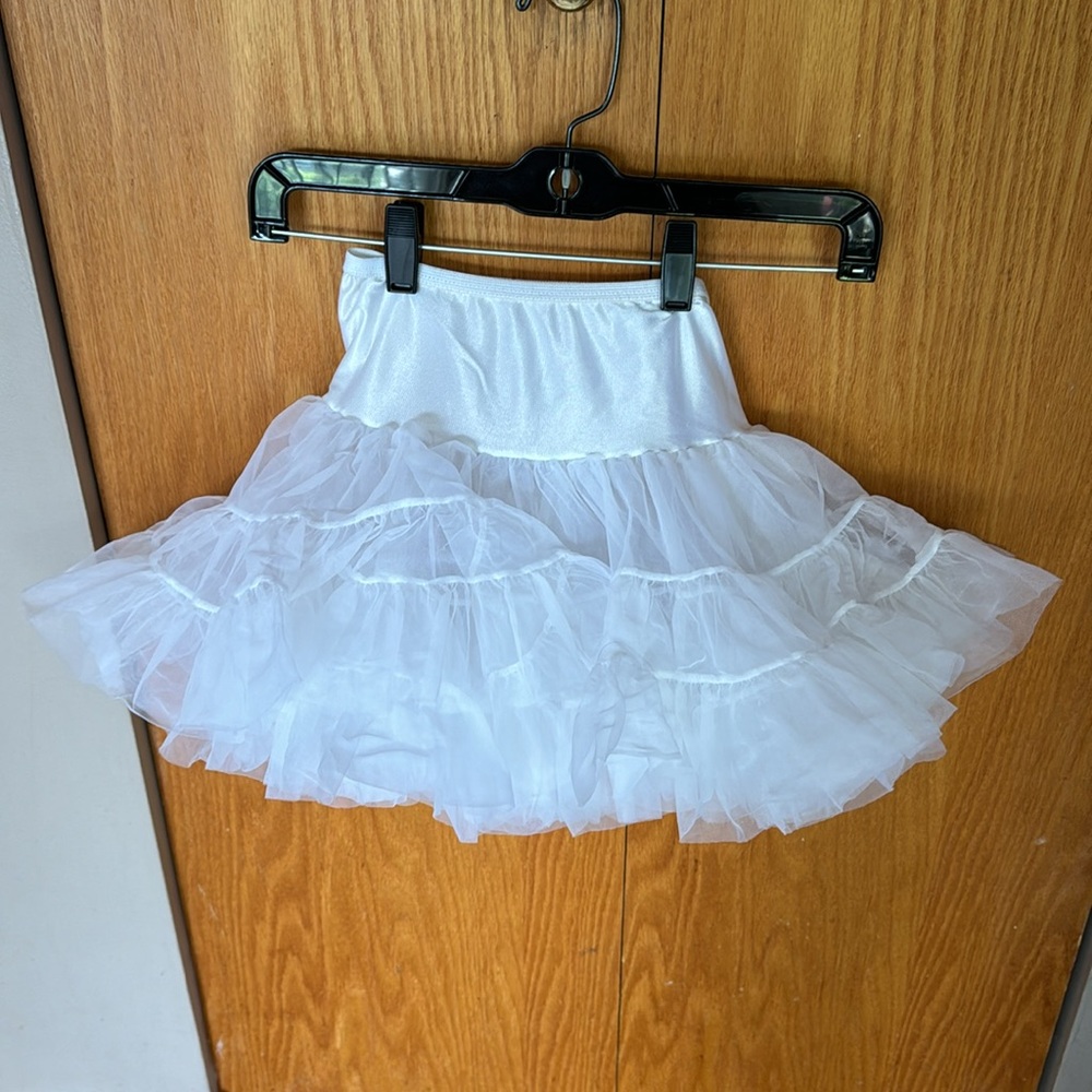 Girls tulle underskirt. Size 6